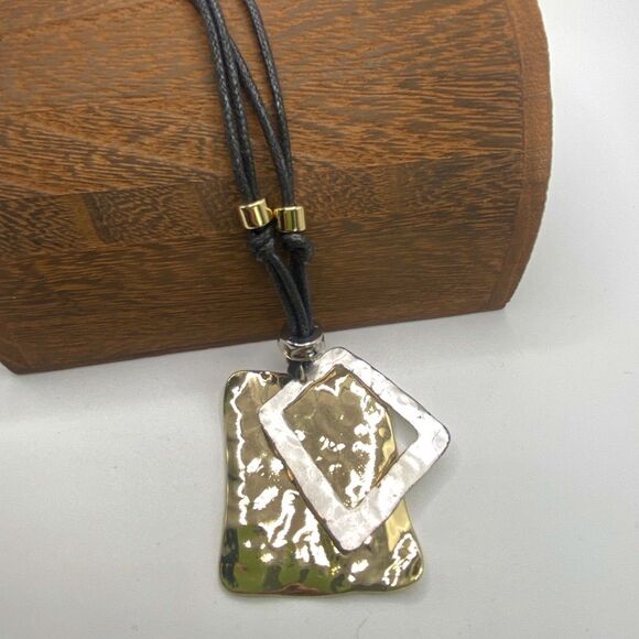 Chico's Hammered Metal Pendant Necklace Multi Strand Leather Necklace Artsy Edgy - Picture 1 of 4